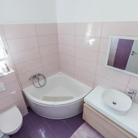 Donato With Jacuzzi Near The Old Town וילה *