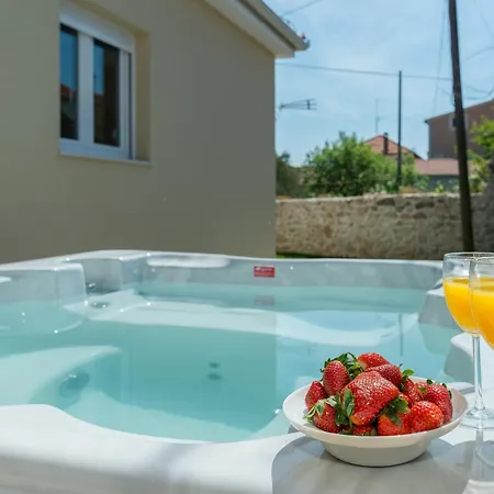 Donato With Jacuzzi Near The Old Town וילה זאדאר