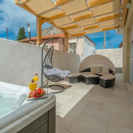 Donato With Jacuzzi Near The Old Town *